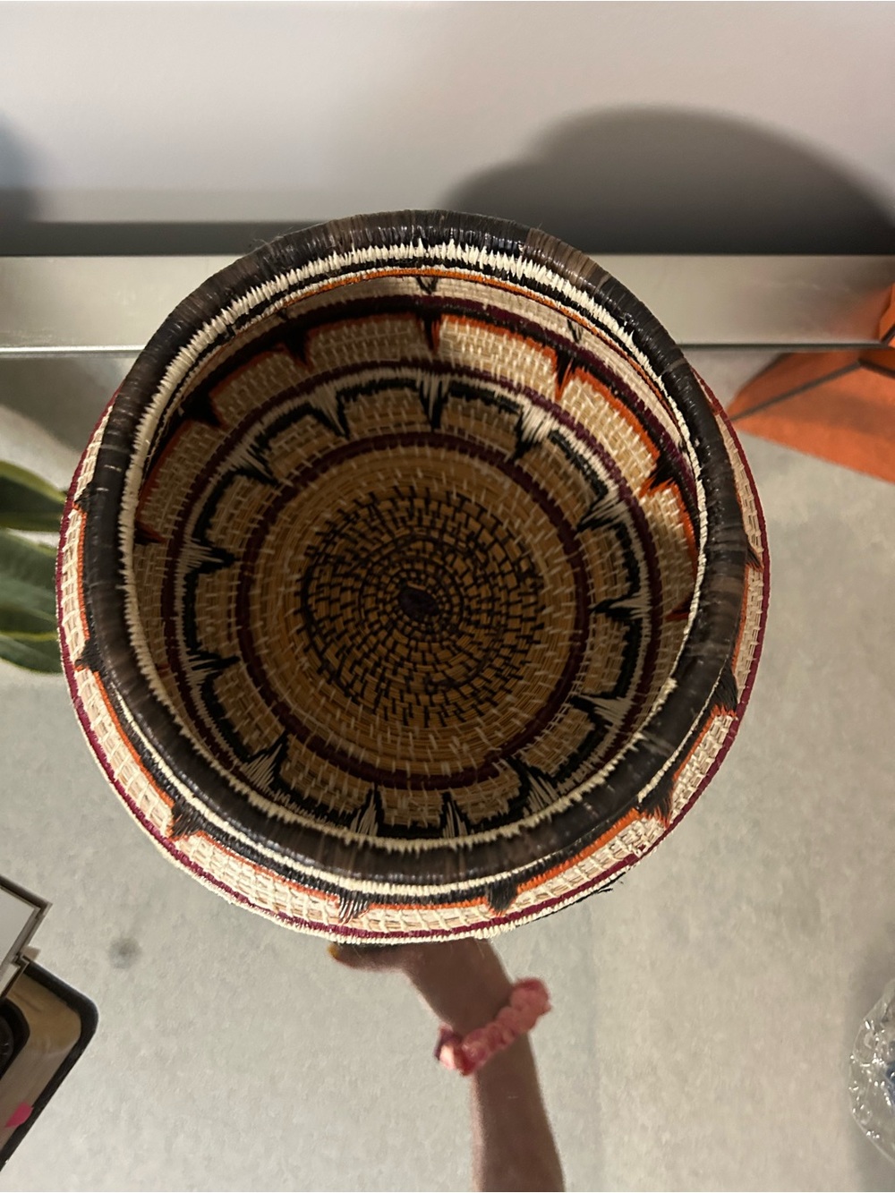 Embera polychrome geometric handwoven basket from Darien Rainforest in Panama - Picture 3 of 7